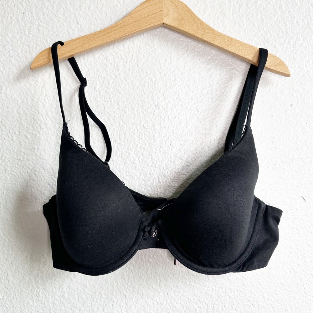 Victoria’s Secret Body By Victoria Lined Perfect Coverage Black Bra  Size 32C